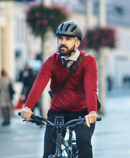 Attività fisica contro la sedentarietà, in bicicletta in città (depositphotos.com)