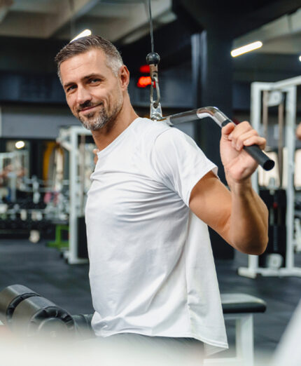 Attività fisica contro la sedentarietà, palestra, lavoro sulla forza (depositphotos.com)