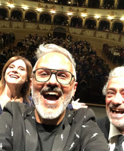 Avis Bike Tour, Paolo Franceschini Il Comicista, teatro, palco