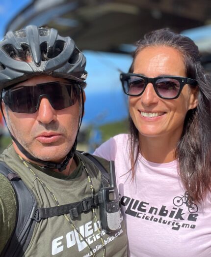 Eolienbike, Antonio Buccafusca è la guida, la sua compagna Sacha si occupa della logistica