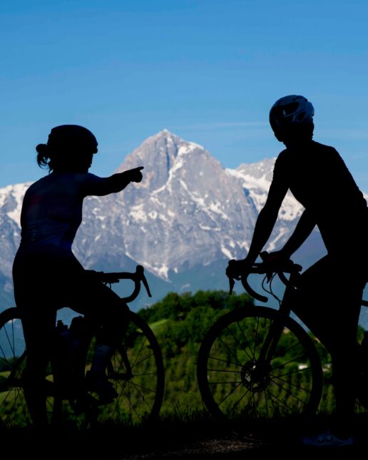 Ciclovia Appennino Teramano, ciclisti e Gran Sasso