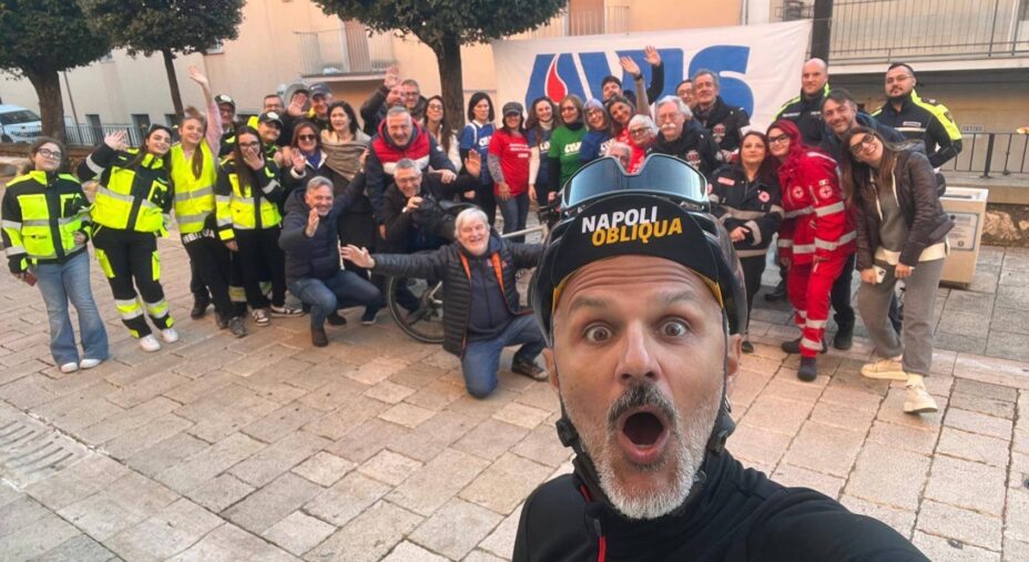 Avis Bike Tour, Paolo Franceschini Il Comicista, partenza tappa