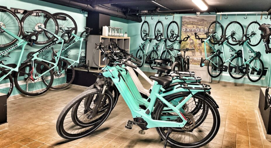 Oxygen Cycling Hotel, bike room Bianchi