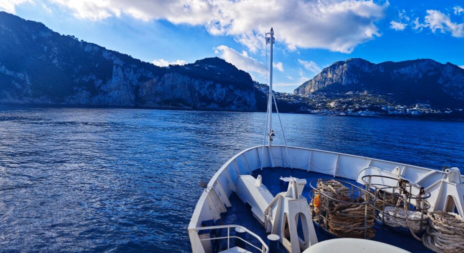 Capri Obliqua , vista dal traghetto