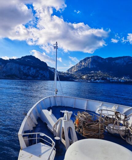 Capri Obliqua , vista dal traghetto