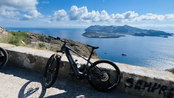 Eolienbike, panorama isole Eolie, e-bike