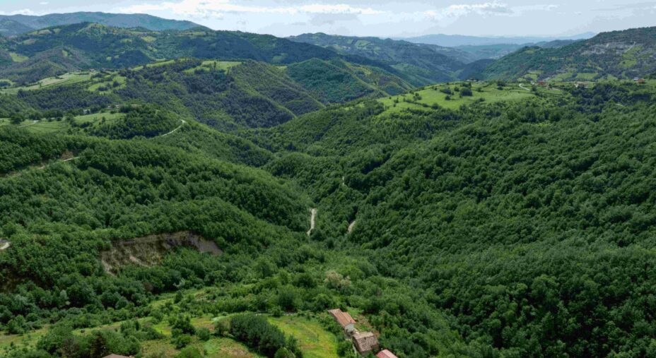 Ciclovia Appennino Teramano, panorama Borgo di Cesa e Monti della Laga