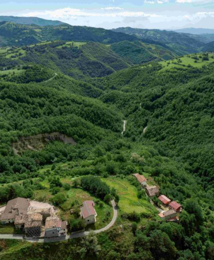 Ciclovia Appennino Teramano, panorama Borgo di Cesa e Monti della Laga