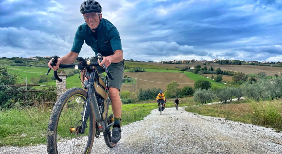 Oxygen Cycling Hotel, ciclista gravel su sterrato