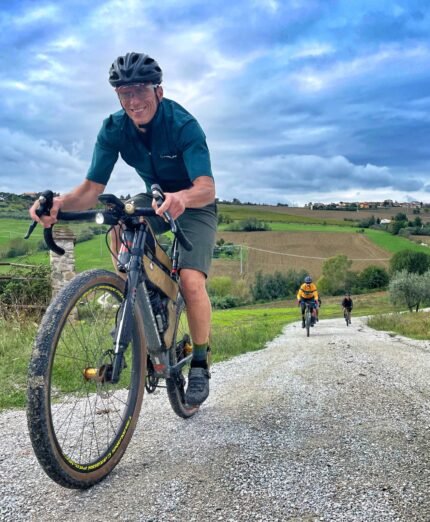 Oxygen Cycling Hotel, ciclista gravel su sterrato