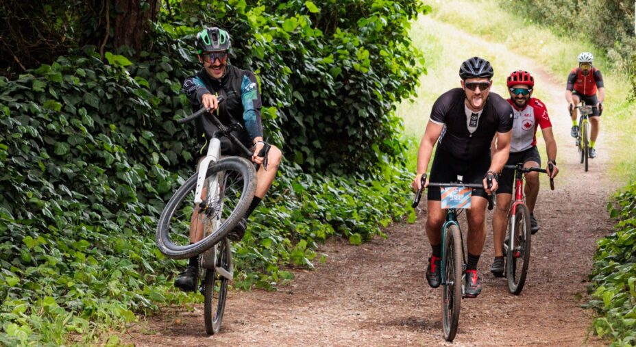 Unpaved Roads Punta Ala, ciclisti contenti, gravel