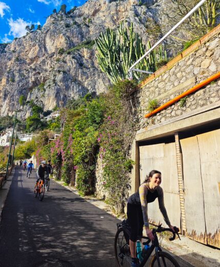 Capri Obliqua, ragazza in gravel