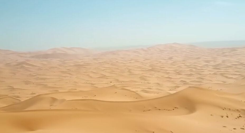 L'immensa distesa di sabbia del Sahara. Un ostacolo enorme, fisicamente ma soprattutto sul piano mentale