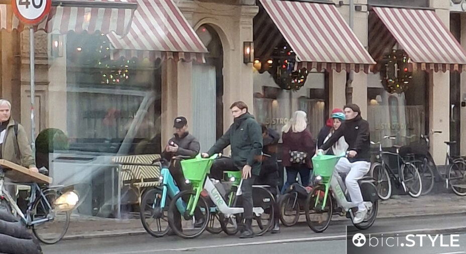 L'uso delle due ruote è fondamentale nella quotidianità locale: il 62 per cento dei cittadini si sposta con esse