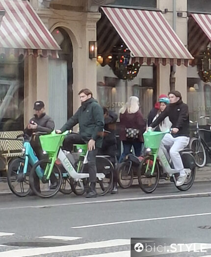 L'uso delle due ruote è fondamentale nella quotidianità locale: il 62 per cento dei cittadini si sposta con esse