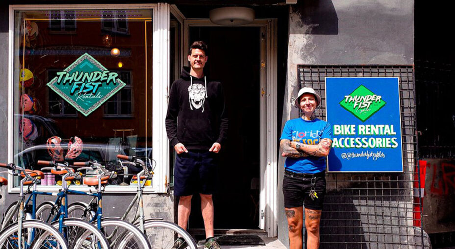 L'entrata del negozio Thunderfist, dove si può anche progettare la propria bici