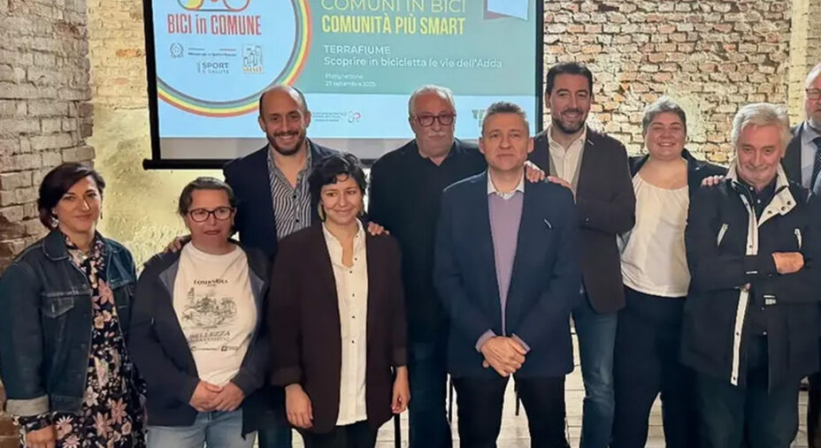 Il gruppo di sindaci alla presentazione del progetto, a sinistra Elisabetta Nava