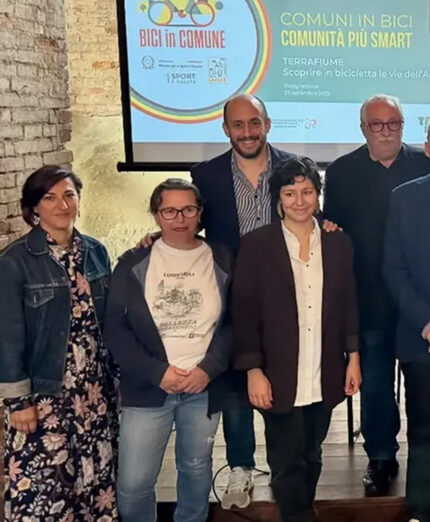 Il gruppo di sindaci alla presentazione del progetto, a sinistra Elisabetta Nava