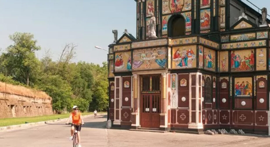 Pizzighettone è un forte richiamo monumentale, qui i mosaici della facciata di San Pietro (foto Meteweekend)