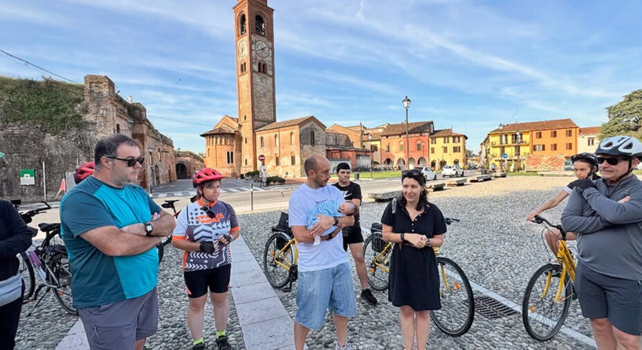La passione ciclistica è data anche dalla presenza di argini, veri percorsi ciclabili naturali