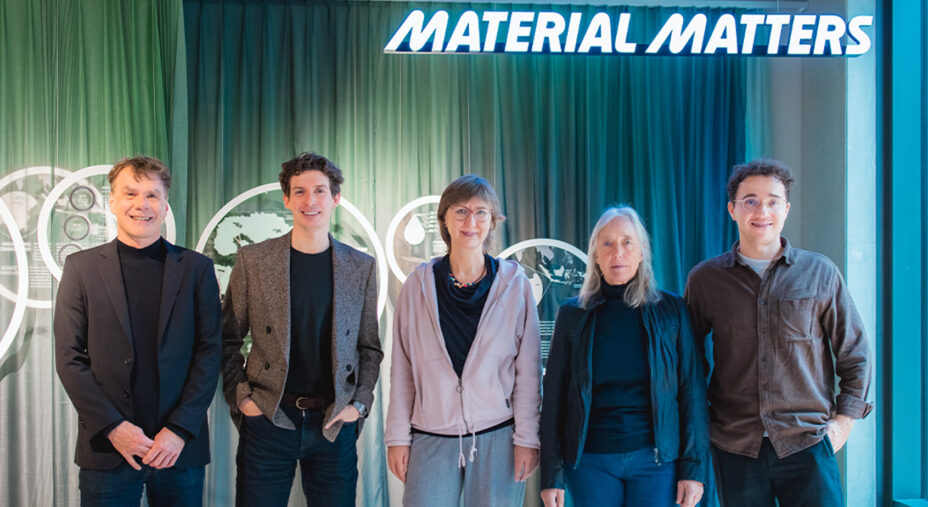 Da sinistra Stefan Hörmann (COO Fair Rubber), Felix Jahn (Head of CSR, Schwalbe) Gudrun Schlöpker (Projectmanager Fair Rubber), Wera Tschekorsky Orloff (Fair Rubber) e Jens Timmerbeil (CSR Manager Schwalbe)