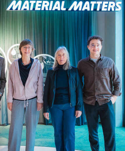 Da sinistra Gudrun Schlöpker (Projectmanager Fair Rubber), Wera Tschekorsky Orloff (Fair Rubber) e Jens Timmerbeil (CSR Manager Schwalbe)