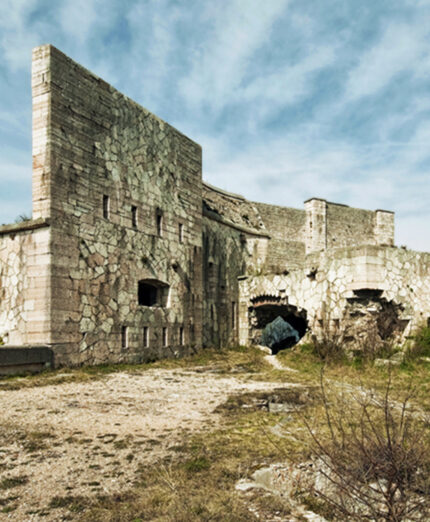 Tantissimi i luoghi che la bici può raggiungere regalando emozioni. Qui S.Ambrogio di Valpollicella