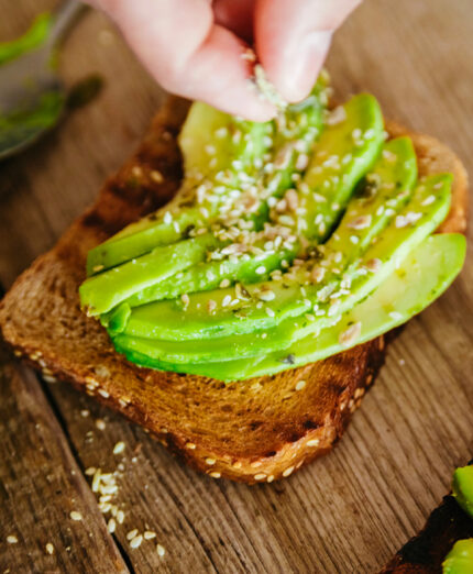 L'avocado toast: integrale, un pizzico di sale, pepe e magari un po’ di lime (depositphotoscom)