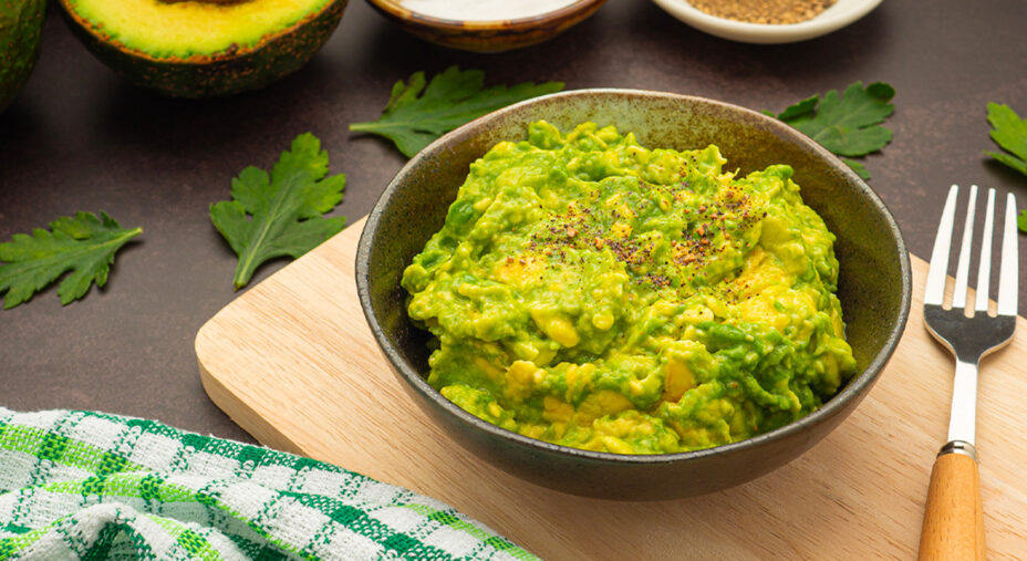 La guacamole con avocado maturo, cipolla, pomodoro e lime, può arricchire piatti salati (depositphotoscom)
