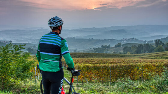 Langhe, Monferrato. Roero, Piemonte, cicloturismo