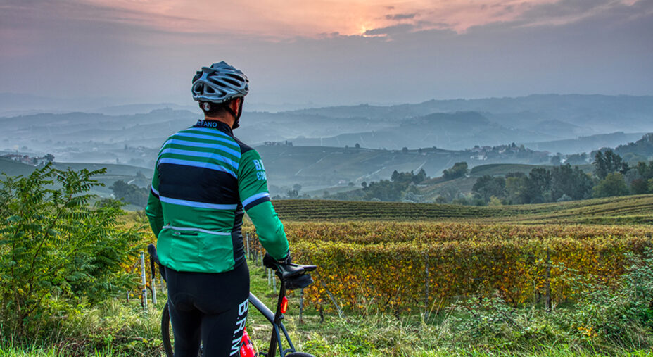 Langhe, Monferrato. Roero, Piemonte, cicloturismo