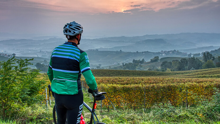 Langhe, Monferrato. Roero, Piemonte, cicloturismo