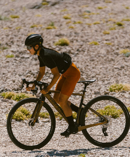 Il disegno esile del carro della Brera 2026 non tragga in inganno: è rigido e assorbe le vibrazioni