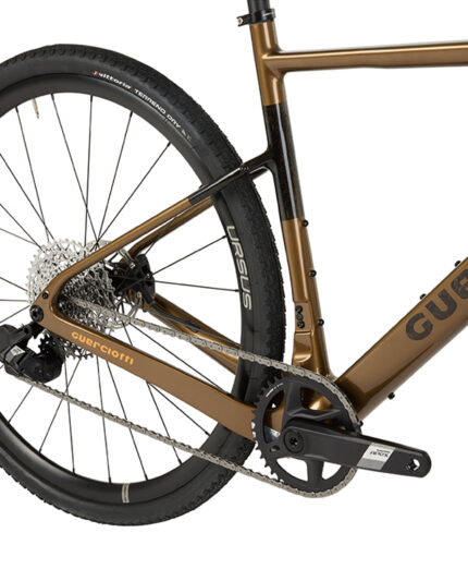 Il triangono posteriore è completato dal movimento T47-86 che ne accresce la rigidità