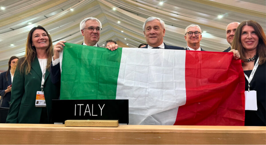 In India erano presenti (d sinistra) il direttore di La Cucina Italiana Fossati Dondero, il Rappresentante d'Italia all'UNESCO Stellino, il ministro degli esteri Tajani e Mariassunta Peci per il Ministero della Cultura