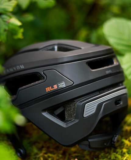 Canyon sbarca ufficialmente nella categoria dei caschi da mtb