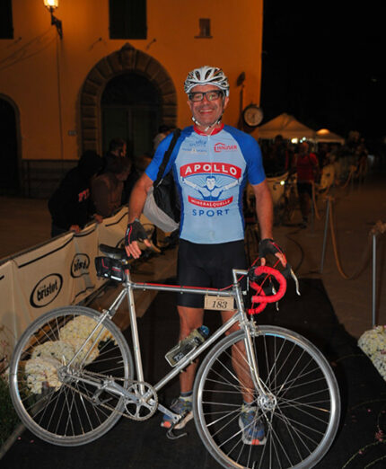 Nel 2010, Gaetano ha partecipato da solo al lungo dell'Eroica, arrivando al traguardo dopo il tramonto: il giorno perfetto!