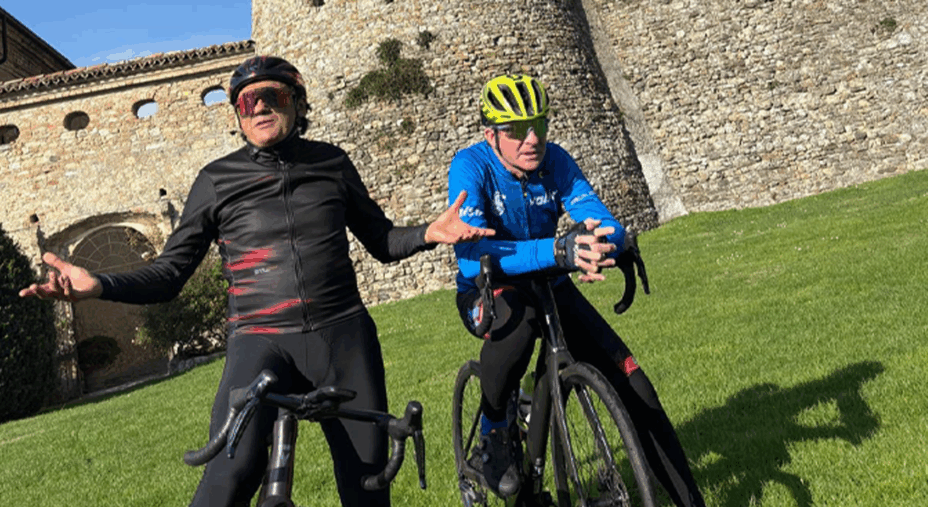 Foto2 (Gianni Bugno e Claudio Chiappucci, due ambasciatori prestigiosi per il cicloturismo sul territorio salsese)