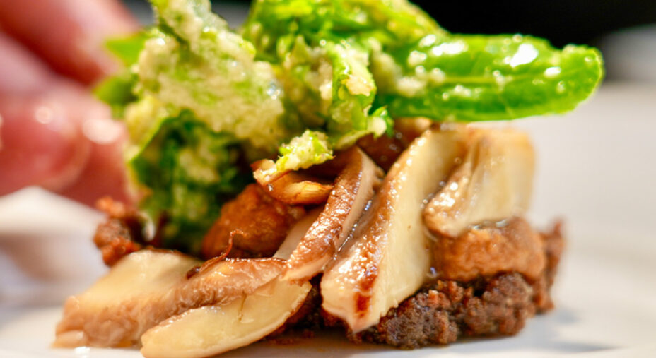 Funghi ed erbe campagnole condite con miso di Mela Rosa : un assaggino del Tiglio di Montemonaco