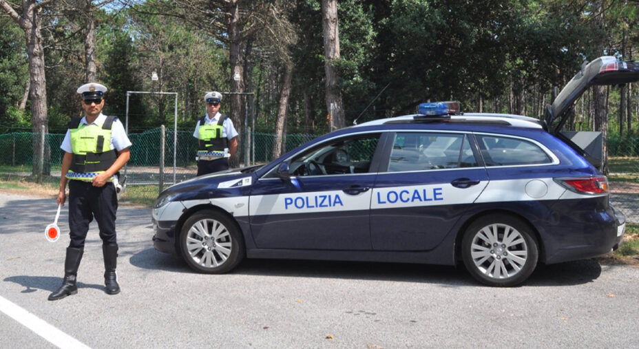 La Polizia Locale di Verona ha intensificato i controlli per intercettare le bici elettriche irregolari (foto veronanetwork.it)