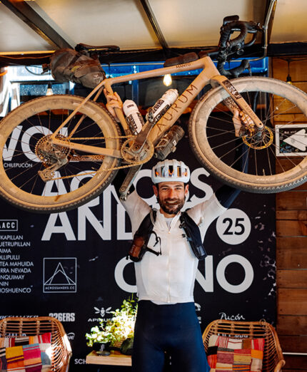 La bici al cielo per Juanjo Pereira: dopo Badlands, conquistata Across Andes (foto Aurum)