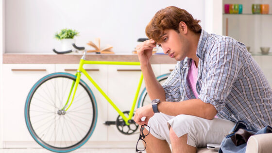 Ciclista, affaticamento, stanchezza (depositphotos.com)