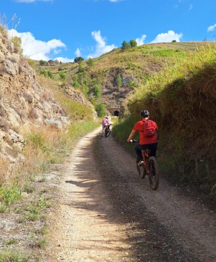 Ciclovia del Belice, ciclisti sulla ex ferrovia