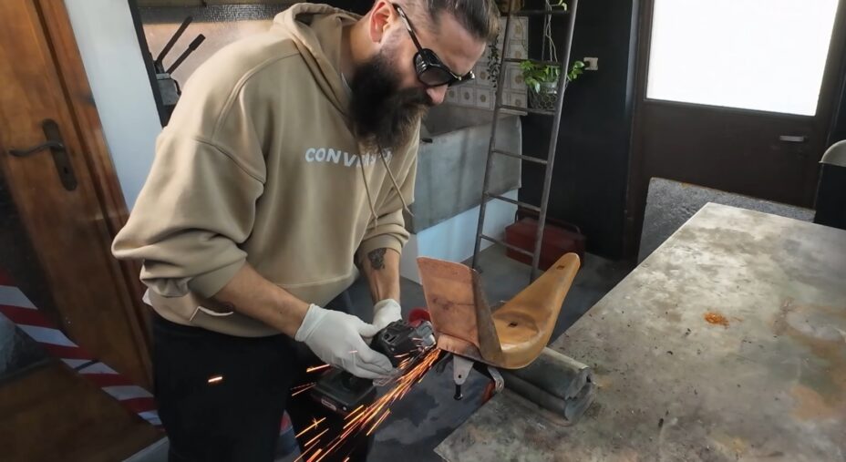 Federico Giaretto restaura la bici di Stranger Things