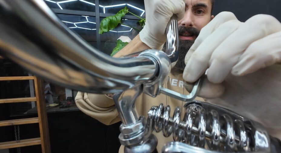 Federico Giaretto restaura la bici di Stranger Things