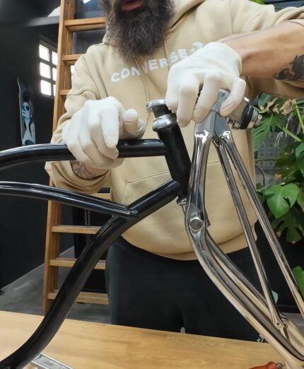 Federico Giaretto restaura la bici di Stranger Things