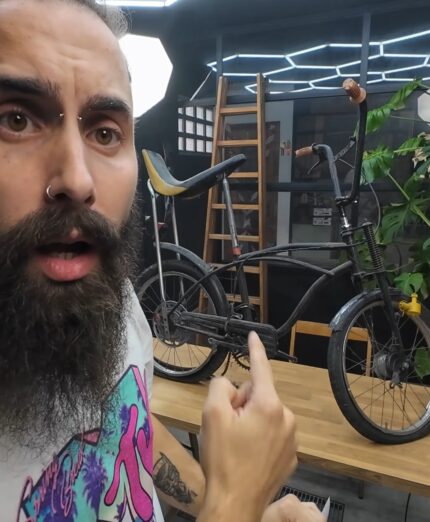 Federico Giaretto restaura la bici di Stranger Things