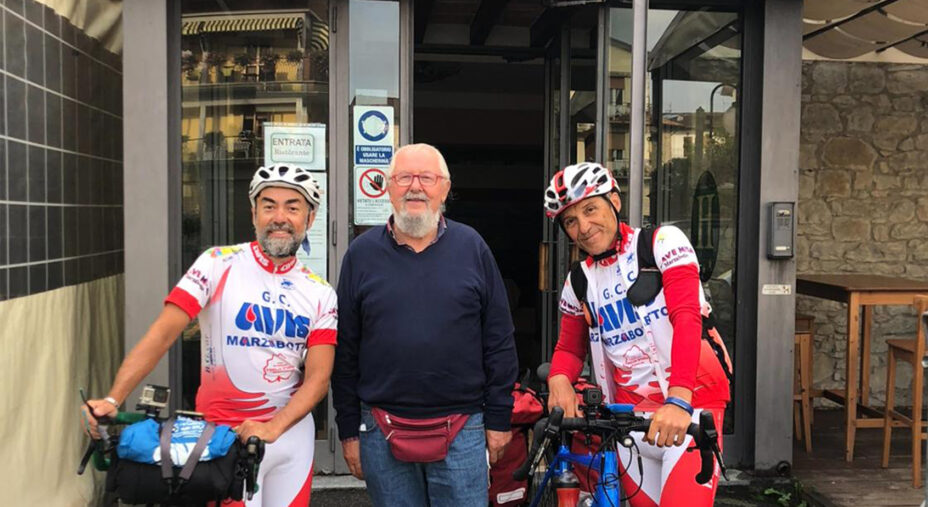 Al centro Claudio Ferrarini, titolare della struttura reggiana affidata alle... donne di casa