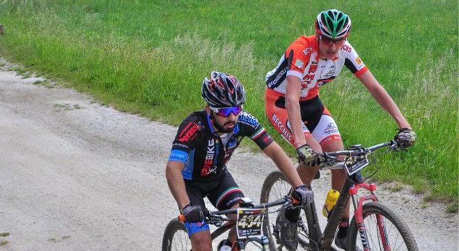 Avataneo ha un passato da agonista, poi si è dedicato al cicloturismo con viaggi in Europa