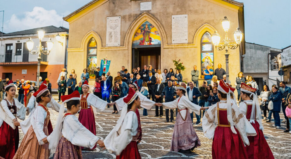 Caraffa di Catanzaro, uno dei tanti borghi lungo la ciclovia, intersezione di due mari